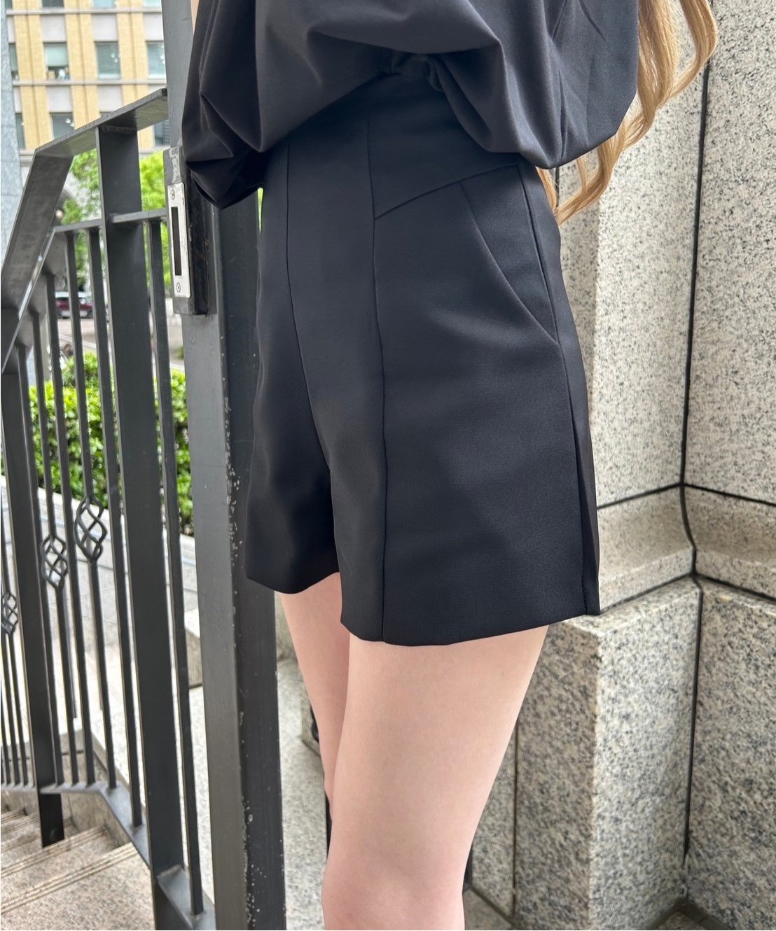 【boohoo】リラックス ロープ デザイン ショート パンツ タックハイウエストショートパンツ black | femins