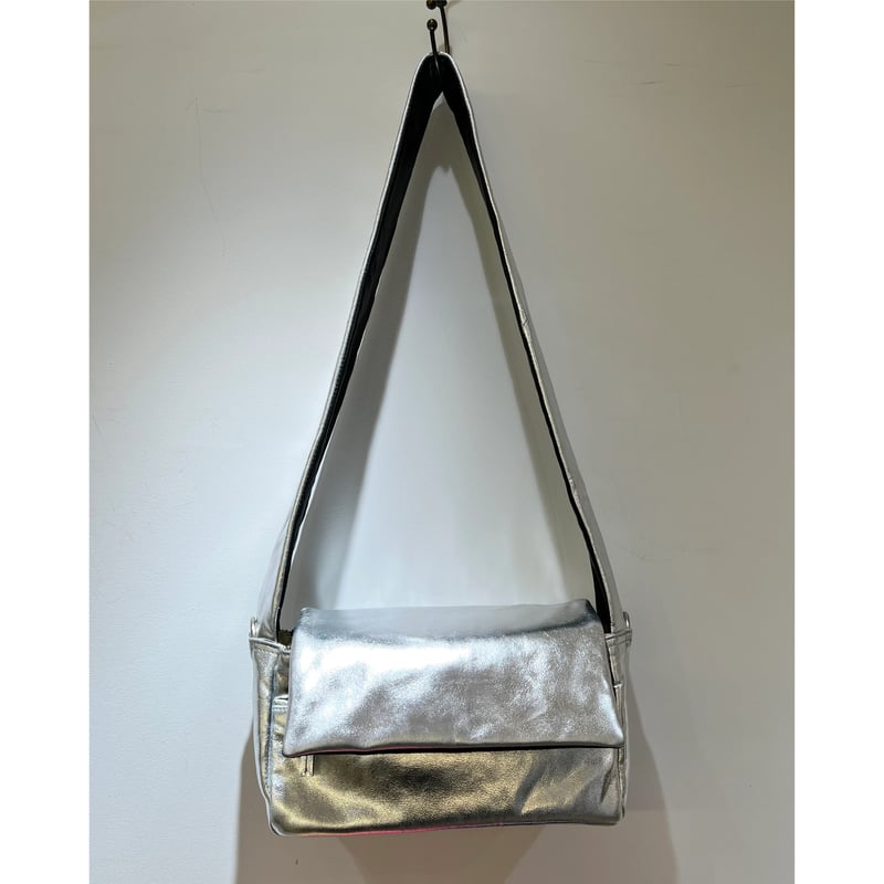 チョコレートバイヤーみり フェリシモ 軽量 ショルダーバッグ 型押