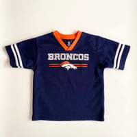 (100)BRONCOS UNIFORM T