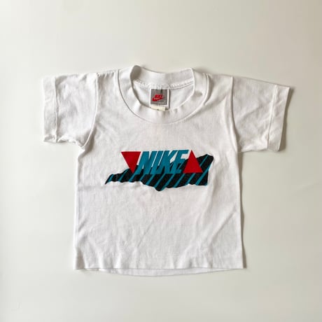 (90)90'NIKE T