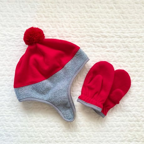 (toddler)OLD NAVY WINTER HAT & GLOVES RED