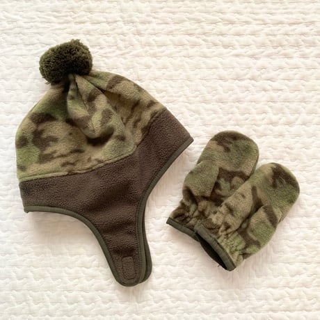 (toddler)OLD NAVY WINTER HAT & GLOVES CAMO