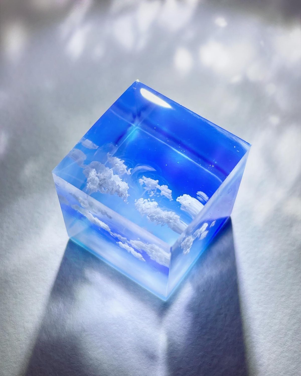 【一点物:レジン加工イラストアート】Are you ready?【F0号】 受注製作】made-to-order空レジン-シンプルな青空 | Annie art