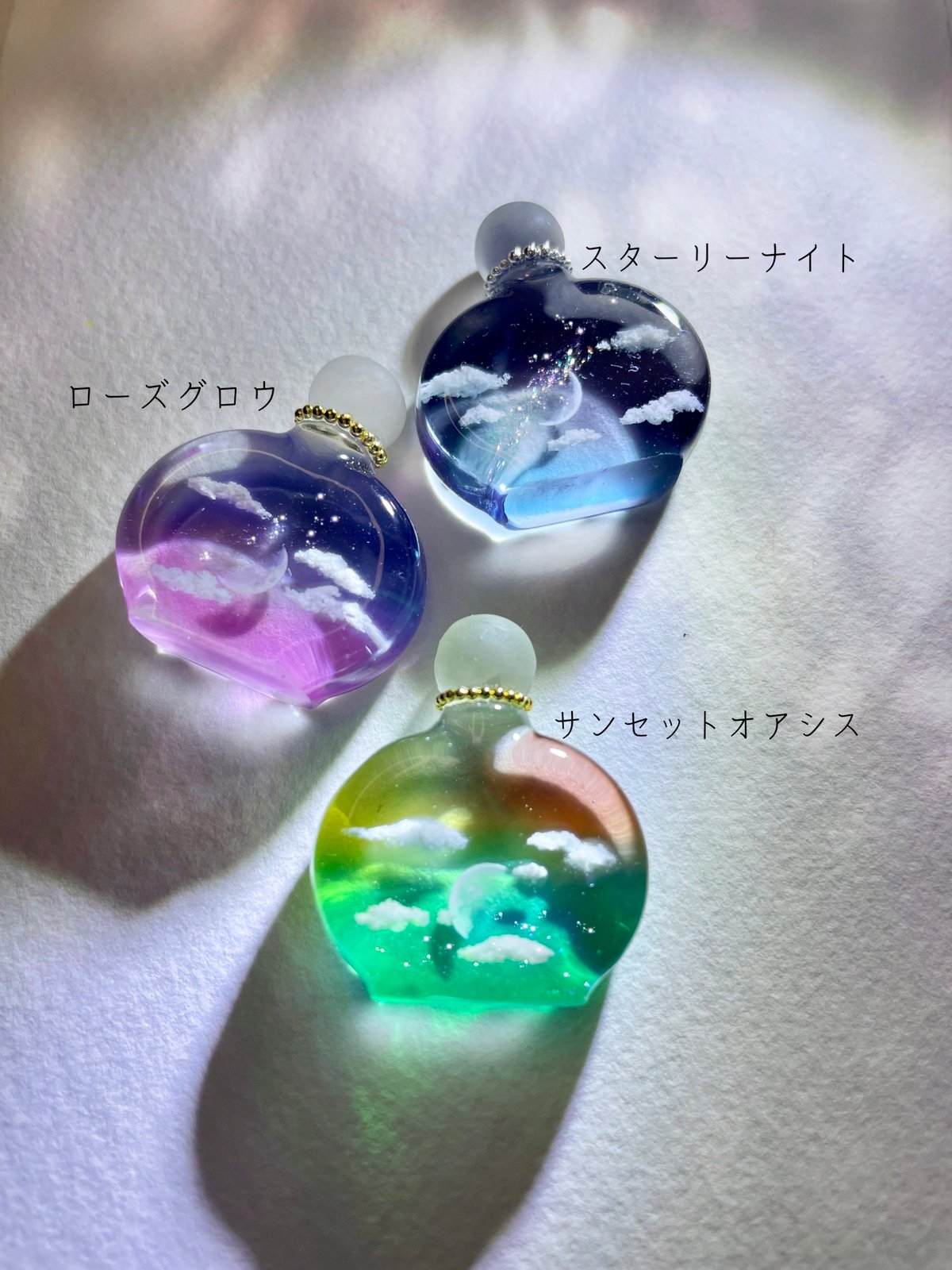 レジン　ハンドメイド　194 受注制作】made-to-order 幻想レジン-空を詰め込んだミニ香水瓶