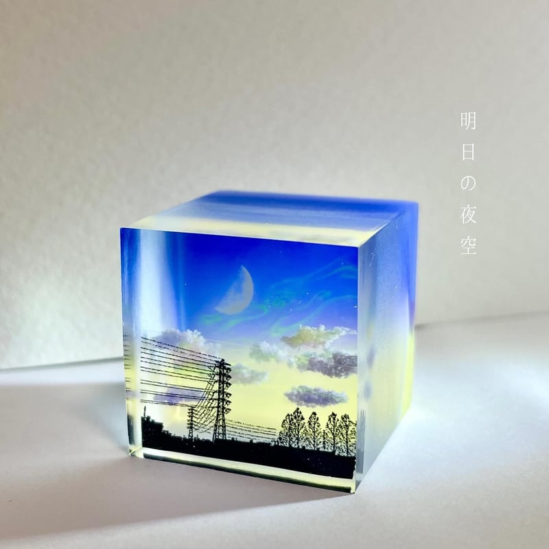 絵画　ハンドメイド　レジンコート　創作一点物　クールダウン　青色　八角形 受注製作】made-to-order情景レジン-明日の夜空 | Annie art 𖤣𖥧𖥣｡