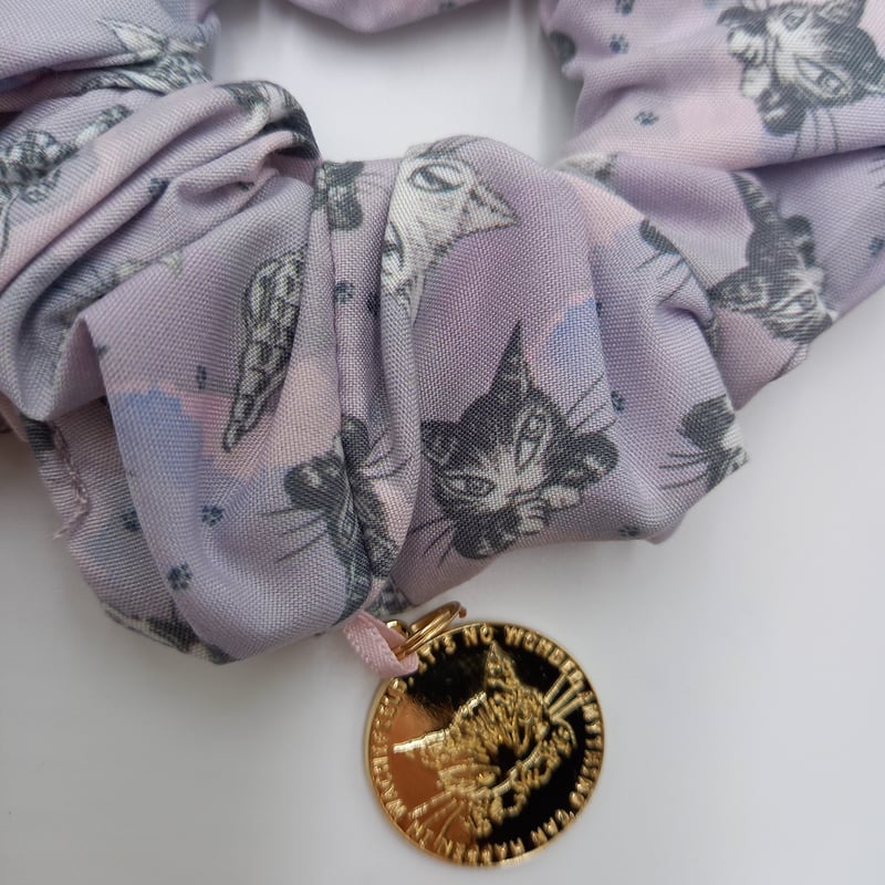 ダヤン コインチャーム付き シュシュ うでぐみ | 秀和美術本店 わちふ