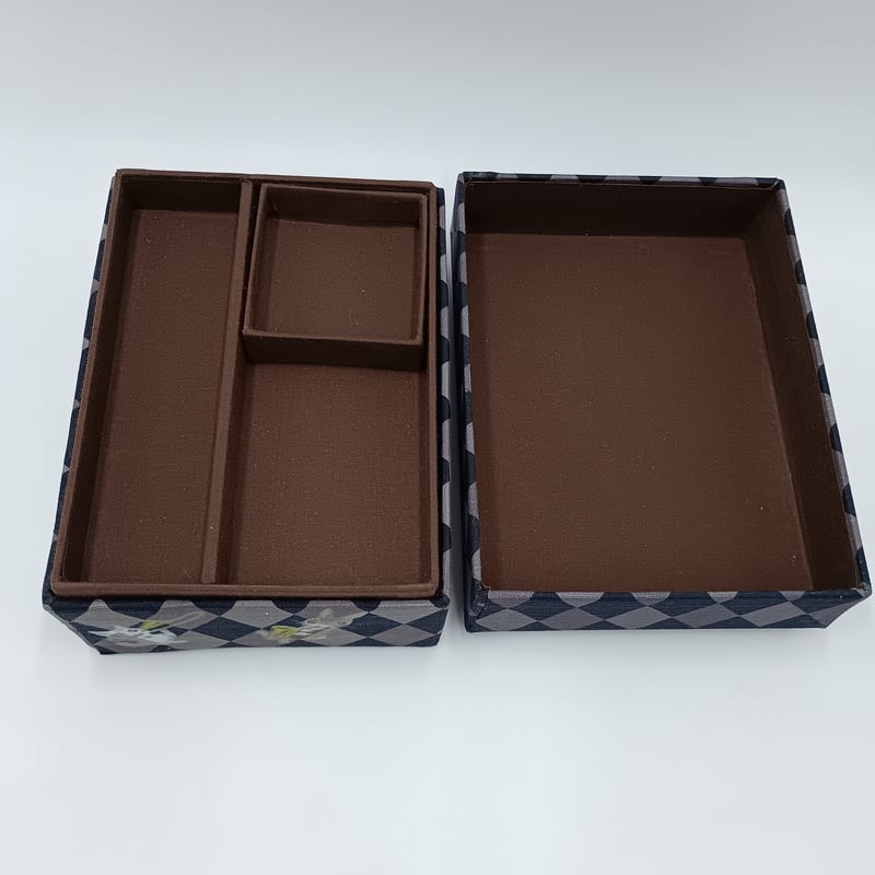 ダヤン 掛け子付 文具箱 7つのつきの夜 | 秀和美術本店 わちふぃーるど