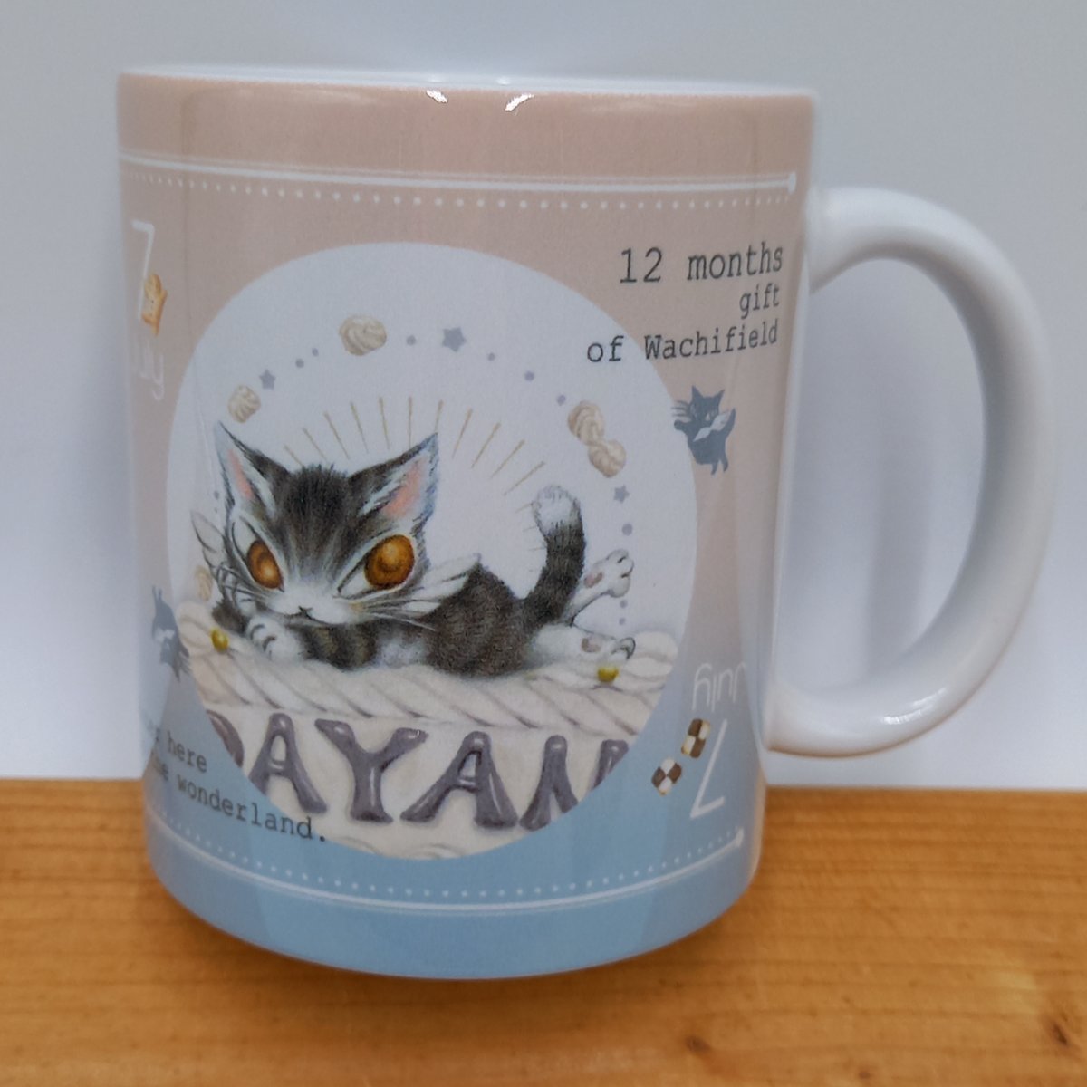 ダヤン にゃんスリー マグカップ 7月 | 秀和美術本店 わちふぃー