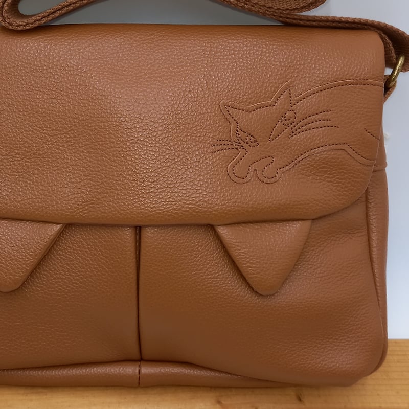 ダヤン 猫耳 レザー ミニ ショルダーバッグ 茶 | 秀和美術本店 わちふ