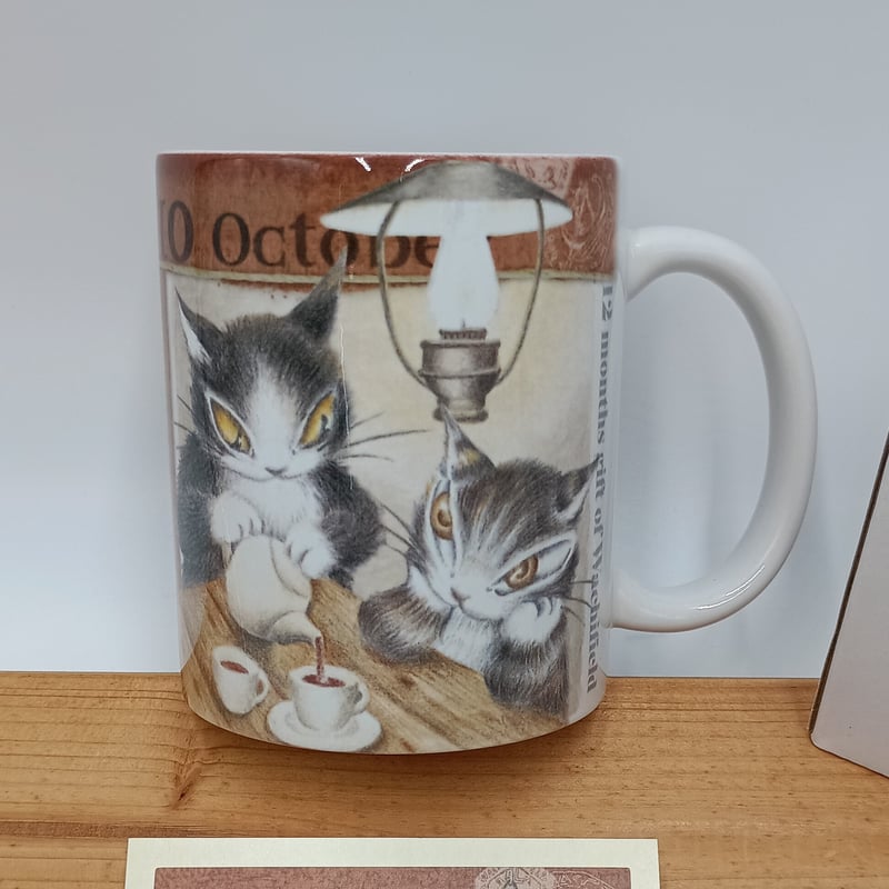 ダヤン にゃんスリー マグカップ 10月 | 秀和美術本店 わちふぃーるど