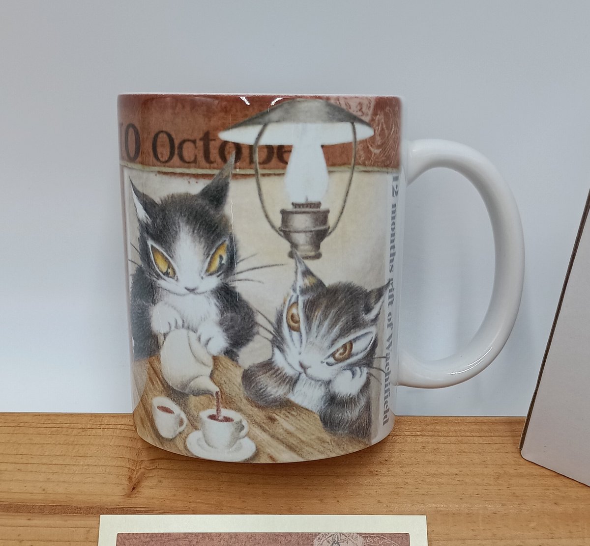 ダヤン にゃんスリー マグカップ 10月 | 秀和美術本店 わちふぃーるど