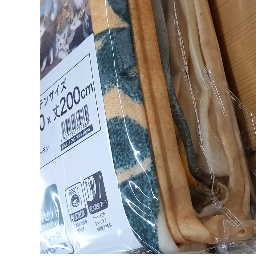 ダヤン アートなカーテン Amazon.co.jp: わちふぃーるど 猫のダヤン アートなカーテン 本