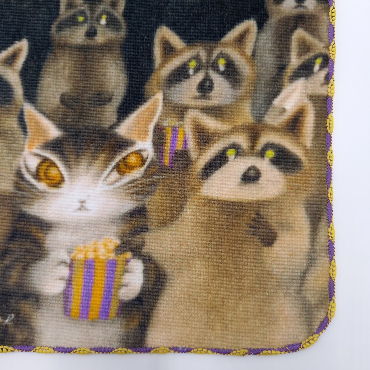 ダヤン アート刺繍 ミニタオル アライグマ | 秀和美術本店 わちふぃー