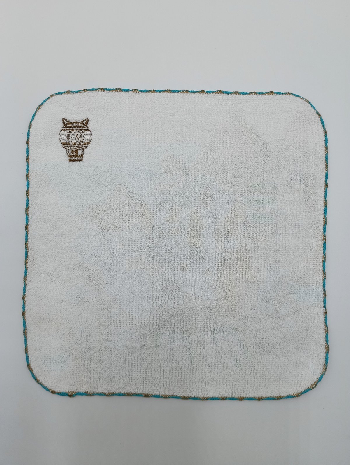 ダヤン アート刺繍 ミニタオル 猫横丁の噂話 | 秀和美術本店 わちふぃ 