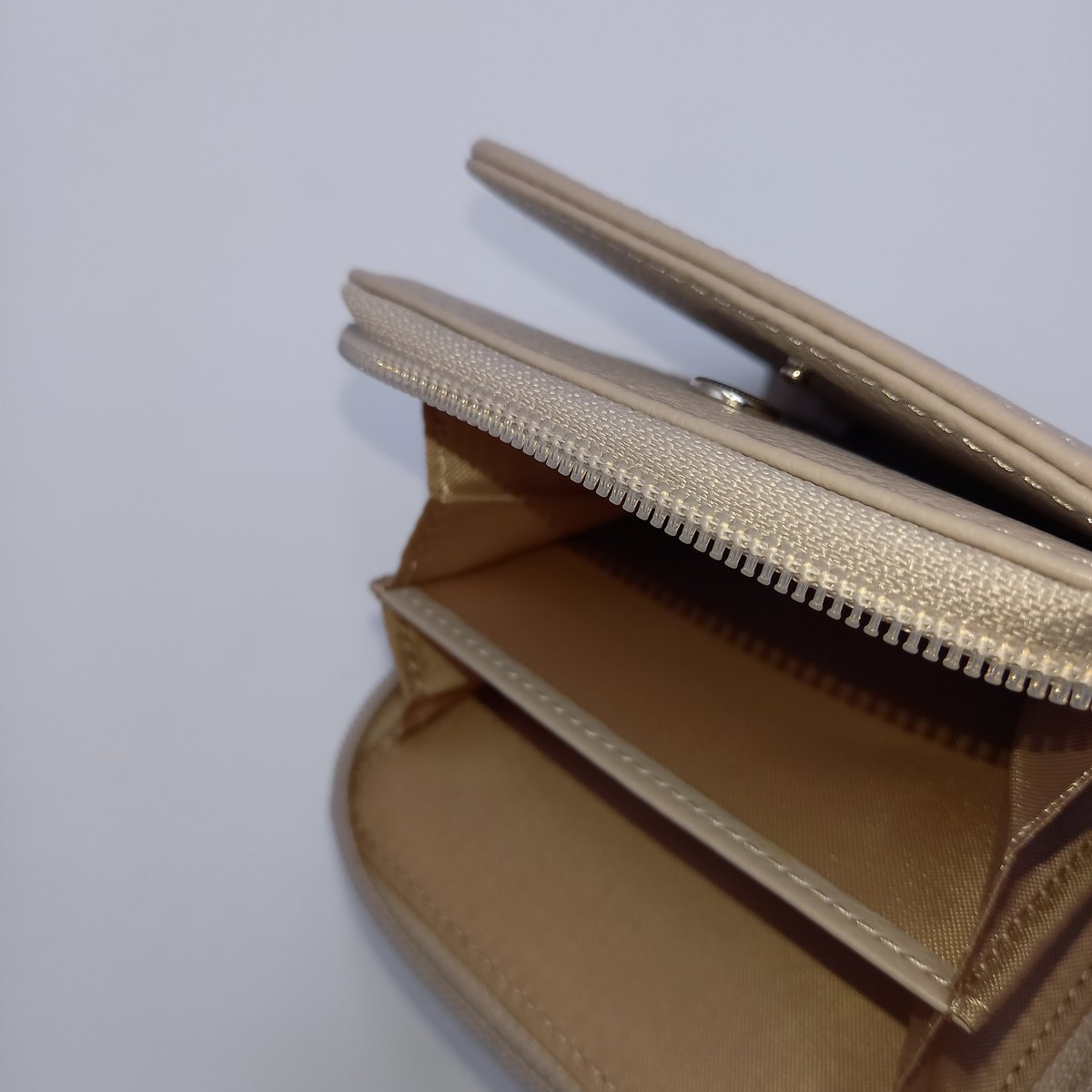 わちふぃーるど 落書き2つ折りポシェット財布 わちふぃーるど