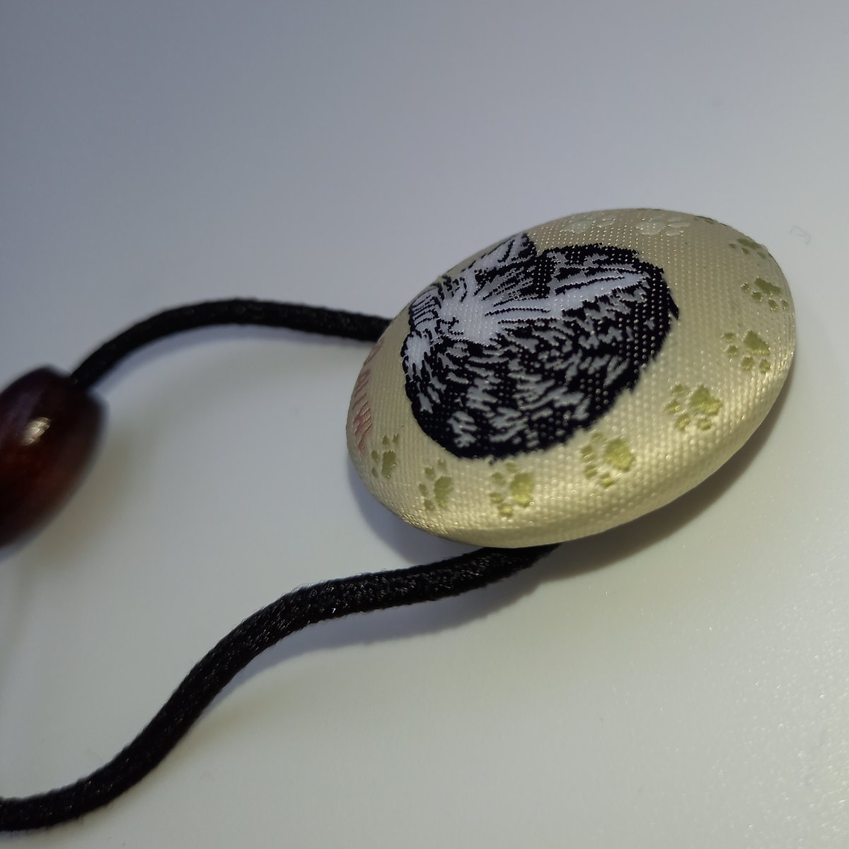 ダヤン くるみボタン ヘアゴム 丸猫 | 秀和美術本店 わちふぃーるど 取扱店