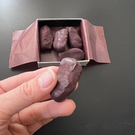 箱入り　デーツ　チョコレート