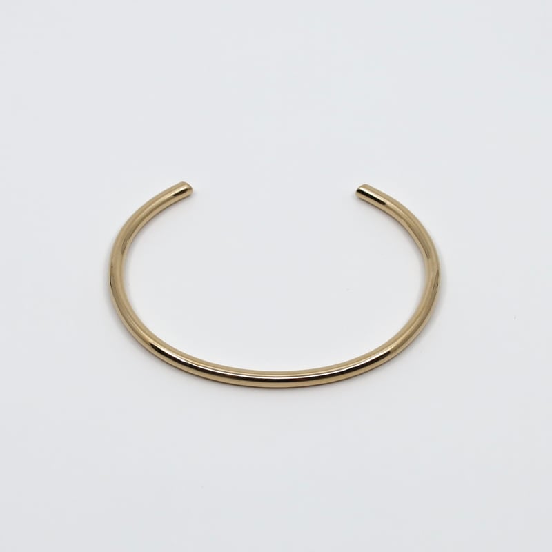 CHAN LUU ゴールド色のバングル ルビー付き CHAN LUU ゴールド色のバングル ルビー付き 【公式通販】