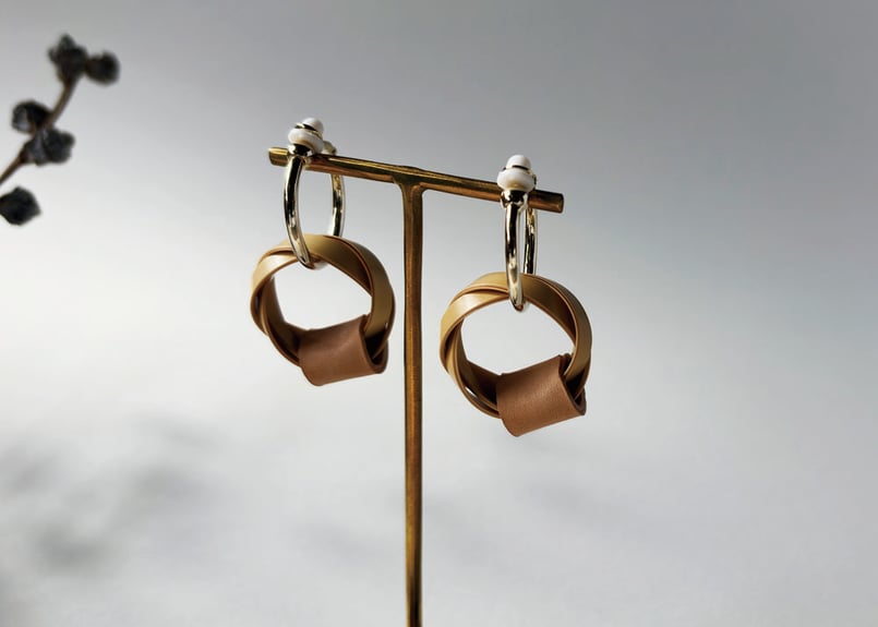 イヤリング／竹と革のイヤーフープ合ai | RISACAGO