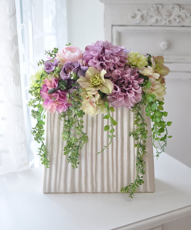 アーティフィシャルフラワーのワンサイドアレンジ | Florism Angelika