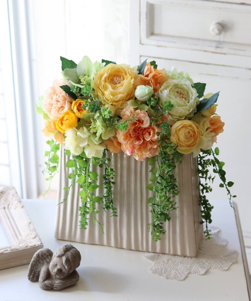 アーティフィシャルフラワーのワンサイドアレンジ | Florism Angelika