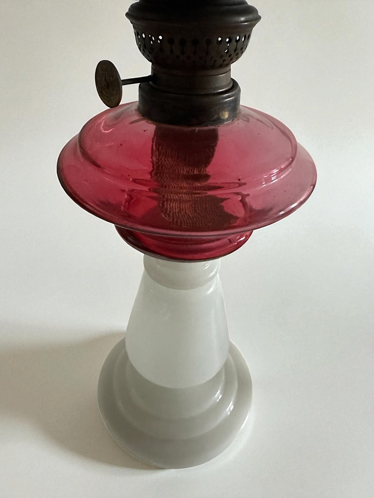 【武】明治～大正時代 赤色ガラス オイルランプ　切子　乳白 ガラス製オイルランプ 明治期 | 古物屋次元 オンラインショップ