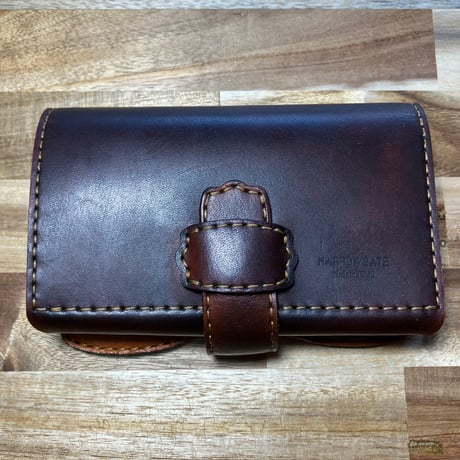 middle wallet