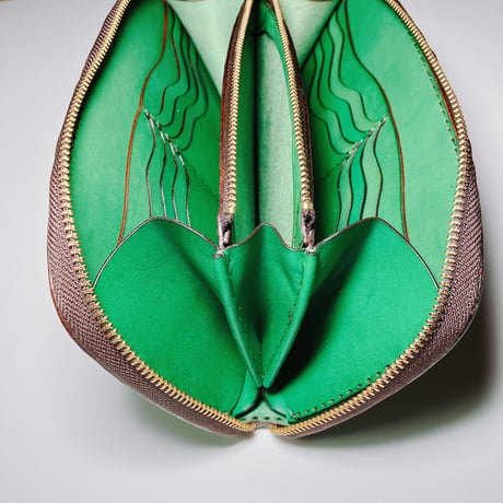 big round zip long wallet