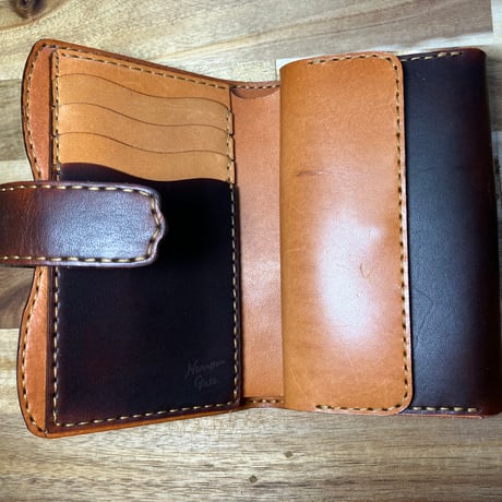 middle wallet