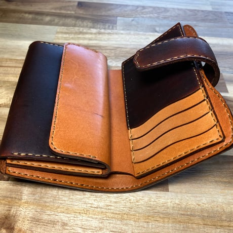middle wallet