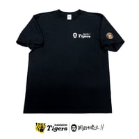 阪神タイガース×岡田を追え!! Tシャツ（ブラック）
