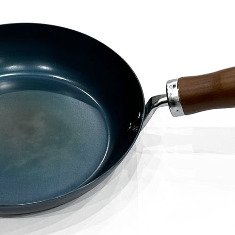 直筆サイン入りの外箱が当たるかも！【IH対応】ベリーウマーバ 鉄フライパン（料理用） 20cm