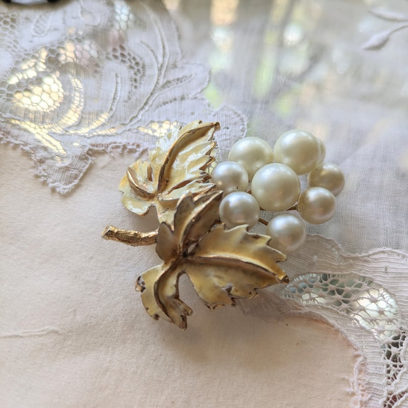 ヴィンテージブローチ５点 J0308 1950年代アメリカ製coroラインストーンxパールリーフブローチ