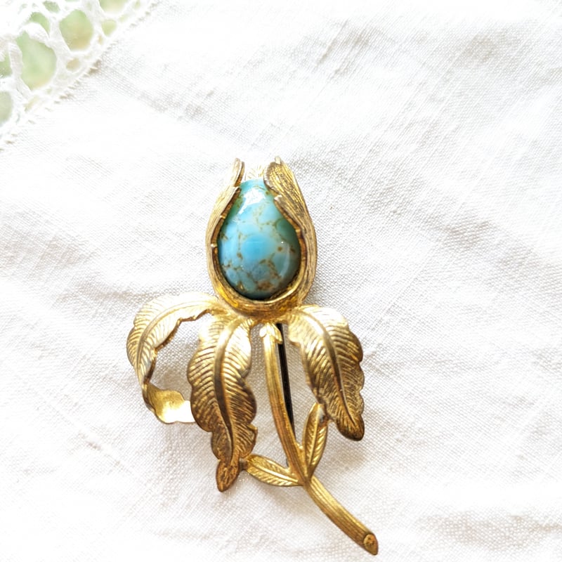 レア　TRIFARI ヴィンテージ　ターコイズ　カボション ブローチ TRIFARI（トリファリ）☆ターコイズブルーのジェリーベリー