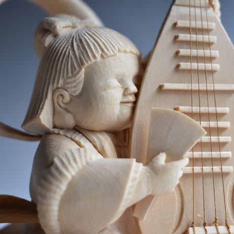 木製琵琶　ビワ　彫刻装飾付き　送料無料 木製琵琶 ビワ 彫刻装飾付き 送料無料 木製琵琶 ビワ 彫刻装飾付き