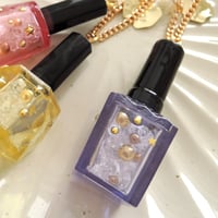 夜空のネイルボトルのバッグチャーム_purple