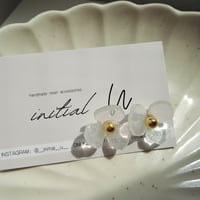 Lucky flowerのピアス_シアーホワイト4