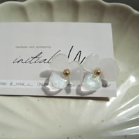 Lucky flowerのピアス_シアーホワイト2