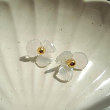 Lucky flowerのピアス_シアーホワイト4