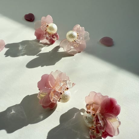 サクラの花びらのイヤリング（K）