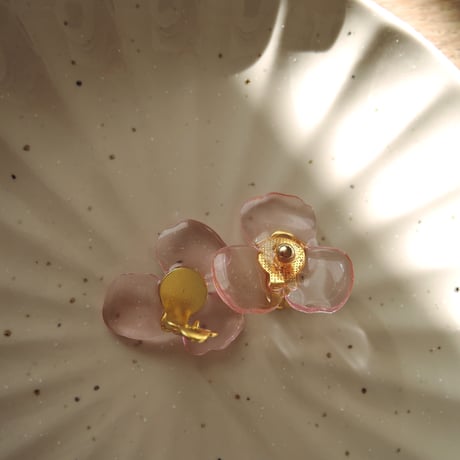 Lucky flowerのイヤリング_クリアピンク