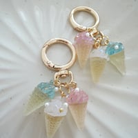 暑くても溶けないSOFT CREAMのキーホルダー