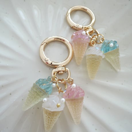 暑くても溶けないSOFT CREAMのキーホルダー