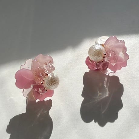 サクラの花びらのイヤリング（K）