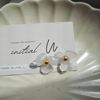 Lucky flowerのピアス_シアーホワイト3