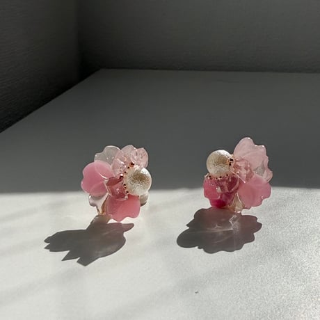 サクラの花びらのイヤリング（K）