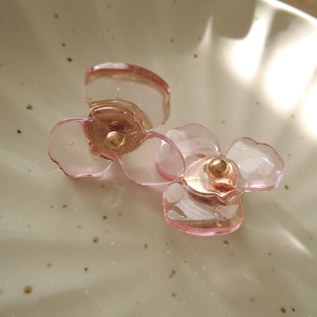 Lucky flowerのイヤリング_クリアピンク
