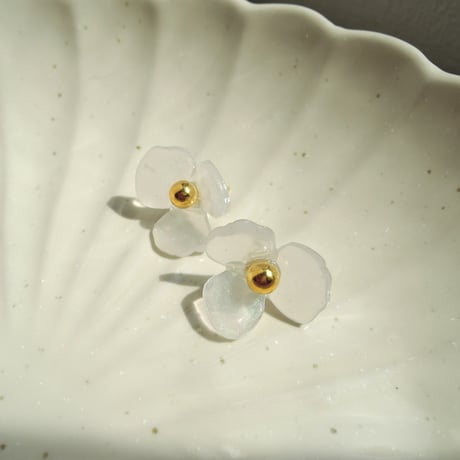 Lucky flowerのピアス_シアーホワイト4