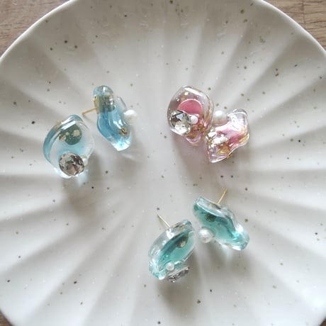 水面のゆらぎのイヤリング