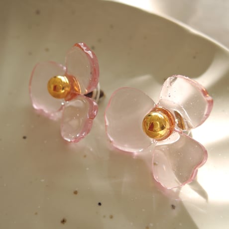 Lucky flowerのピアス_クリアピンク